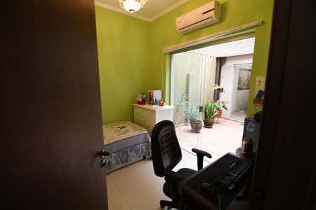 Casa à venda com 282m², 4 quartos e 2 vagasQuarto 1