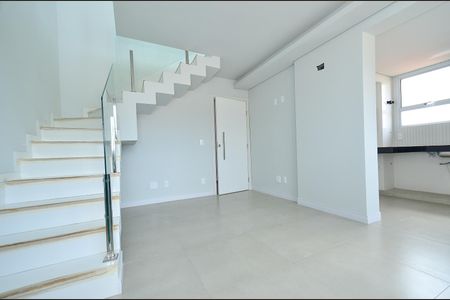 Apartamento à venda com 142m², 3 quartos e sem vaga Apartamento à venda com 142m², 3 quartos e sem vagaSala