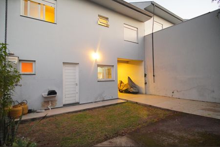 Casa de condomínio à venda com 100m², 3 quartos e 2 vagasQuintal