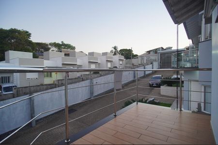 Casa de condomínio à venda com 100m², 3 quartos e 2 vagasvaranda da suite