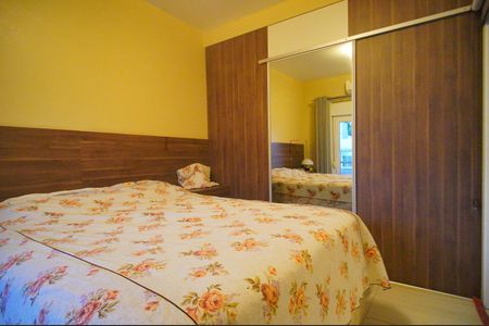 Casa de condomínio à venda com 100m², 3 quartos e 2 vagasSuíte