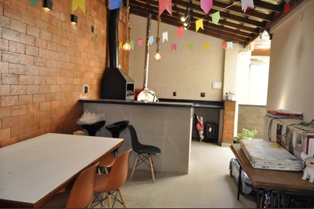 Casa de condomínio à venda com 120m², 3 quartos e 2 vagasÁrea Gourmet