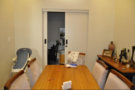 Casa de condomínio à venda com 120m², 3 quartos e 2 vagasSala