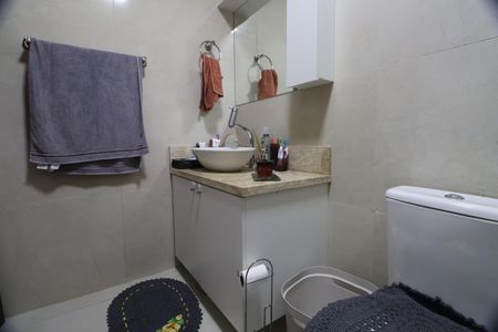 Casa à venda com 170m², 3 quartos e 3 vagasBanheiro suíte 1