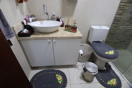 Casa à venda com 170m², 3 quartos e 3 vagasBanheiro suíte 1