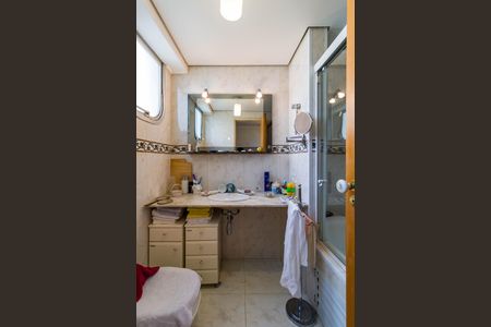 Apartamento à venda com 160m², 4 quartos e 3 vagas Apartamento à venda com 160m², 4 quartos e 3 vagasBanheiro da Suíte 2