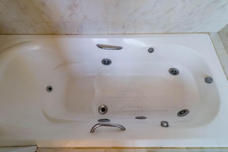 Apartamento à venda com 160m², 4 quartos e 3 vagas Apartamento à venda com 160m², 4 quartos e 3 vagasBanheiro da Suíte 2