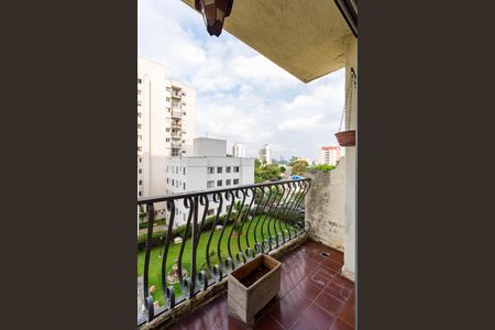 Apartamento à venda com 160m², 4 quartos e 3 vagas Apartamento à venda com 160m², 4 quartos e 3 vagasVaranda