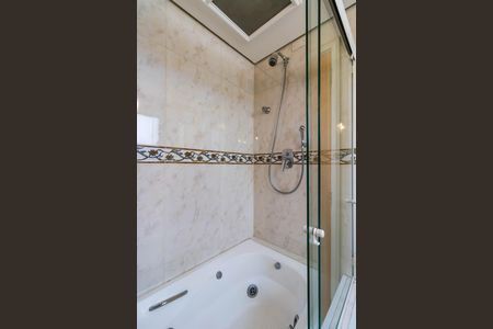 Apartamento à venda com 160m², 4 quartos e 3 vagas Apartamento à venda com 160m², 4 quartos e 3 vagasBanheiro da Suíte 2