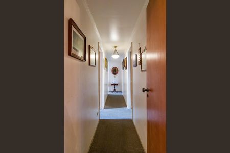 Apartamento à venda com 160m², 4 quartos e 3 vagas Apartamento à venda com 160m², 4 quartos e 3 vagasCorredor