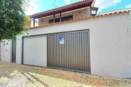 Casa à venda com 156m², 3 quartos e 4 vagasFachada do Prédio