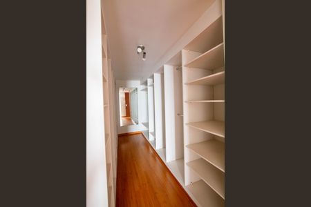 Apartamento para alugar com 388m², 5 quartos e 2 vagas Apartamento para alugar com 388m², 5 quartos e 2 vagasCloset da suíte master