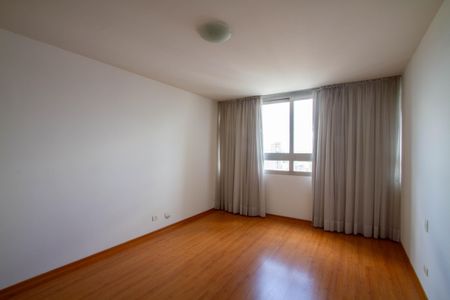 Apartamento para alugar com 388m², 5 quartos e 2 vagas Apartamento para alugar com 388m², 5 quartos e 2 vagasQuarto 2