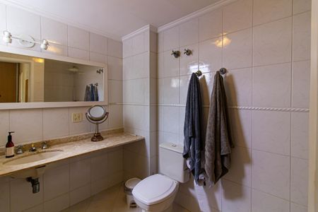 Apartamento à venda com 104m², 3 quartos e 2 vagas Apartamento à venda com 104m², 3 quartos e 2 vagasBanheiro da Suíte