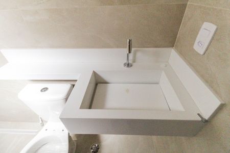 Casa à venda com 168m², 3 quartos e 1 vaga Casa à venda com 168m², 3 quartos e 1 vagaBanheiro da Suíte 2