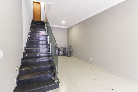 Casa à venda com 168m², 3 quartos e 1 vaga Casa à venda com 168m², 3 quartos e 1 vagaEscada Externa