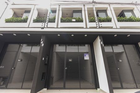 Casa à venda com 168m², 3 quartos e 1 vaga Casa à venda com 168m², 3 quartos e 1 vagaFachada