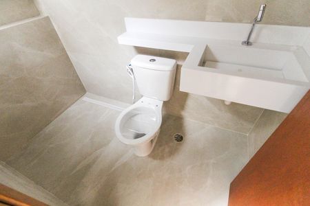 Casa à venda com 168m², 3 quartos e 1 vaga Casa à venda com 168m², 3 quartos e 1 vagaBanheiro da Suíte 2