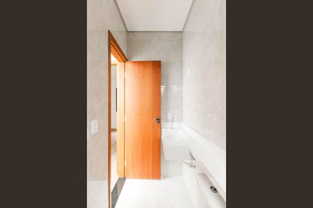 Casa à venda com 168m², 3 quartos e 1 vaga Casa à venda com 168m², 3 quartos e 1 vagaBanheiro Social