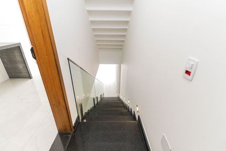 Casa à venda com 168m², 3 quartos e 1 vaga Casa à venda com 168m², 3 quartos e 1 vagaEscada Externa