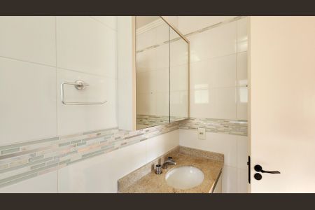 Casa de condomínio à venda com 184m², 4 quartos e 2 vagas Casa de condomínio à venda com 184m², 4 quartos e 2 vagasBanheiro da Suíte 4