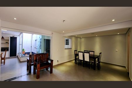 Casa de condomínio à venda com 184m², 4 quartos e 2 vagas Casa de condomínio à venda com 184m², 4 quartos e 2 vagasSala