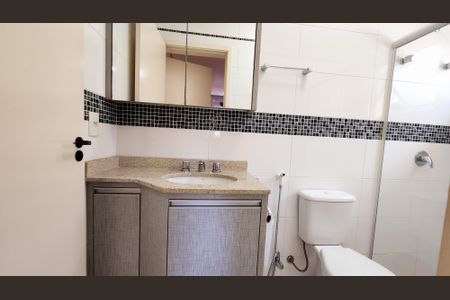 Casa de condomínio à venda com 184m², 4 quartos e 2 vagas Casa de condomínio à venda com 184m², 4 quartos e 2 vagasBanheiro da Suíte 3