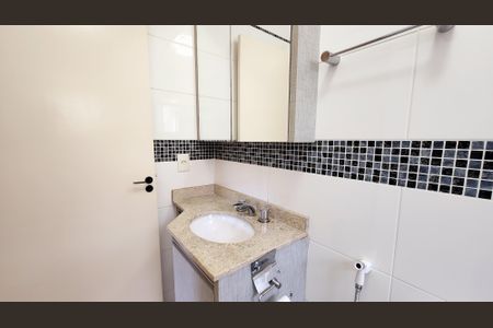 Casa de condomínio à venda com 184m², 4 quartos e 2 vagas Casa de condomínio à venda com 184m², 4 quartos e 2 vagasBanheiro da Suíte 3
