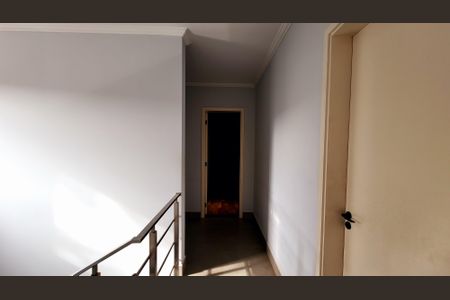 Casa de condomínio à venda com 184m², 4 quartos e 2 vagas Casa de condomínio à venda com 184m², 4 quartos e 2 vagasCorredor