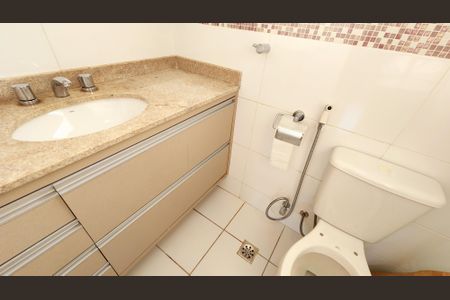 Casa de condomínio à venda com 184m², 4 quartos e 2 vagas Casa de condomínio à venda com 184m², 4 quartos e 2 vagasBanheiro da Suíte 2