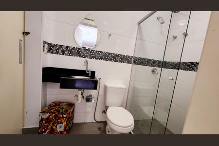 Casa de condomínio à venda com 184m², 4 quartos e 2 vagas Casa de condomínio à venda com 184m², 4 quartos e 2 vagasBanheiro