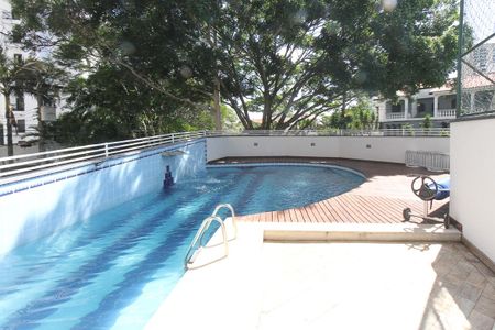 Apartamento à venda com 380m², 4 quartos e 6 vagasÁrea comum - Piscina