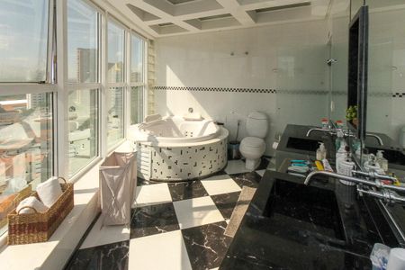 Apartamento à venda com 380m², 4 quartos e 6 vagasBanheiro da Suite 04