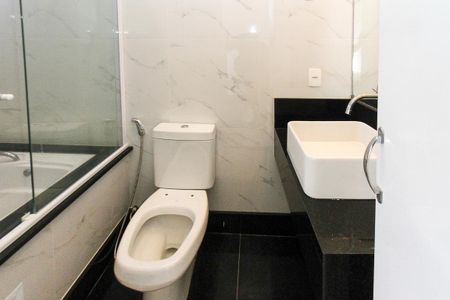 Apartamento à venda com 380m², 4 quartos e 6 vagasBanheiro da Suite 03