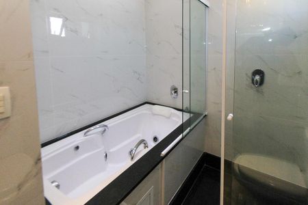 Apartamento à venda com 380m², 4 quartos e 6 vagasBanheiro da Suite