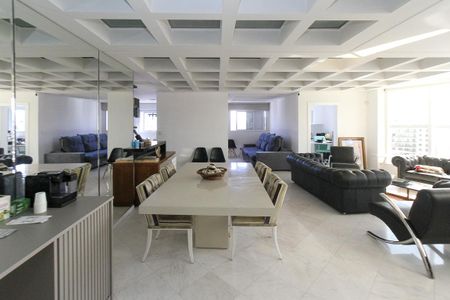 Apartamento à venda com 380m², 4 quartos e 6 vagasSala