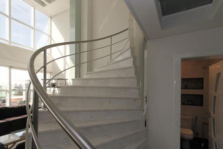 Apartamento à venda com 380m², 4 quartos e 6 vagasEscada