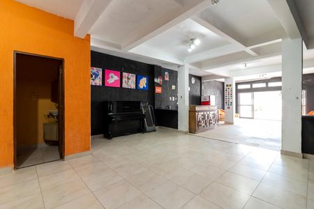 Casa à venda com 460m², 3 quartos e 6 vagas Casa à venda com 460m², 3 quartos e 6 vagasÁrea comum - Salão de festas