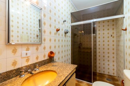 Casa à venda com 460m², 3 quartos e 6 vagas Casa à venda com 460m², 3 quartos e 6 vagasBanheiro 2
