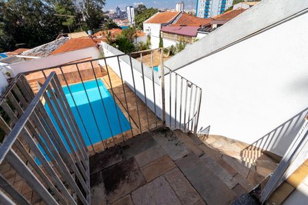 Casa à venda com 460m², 3 quartos e 6 vagas Casa à venda com 460m², 3 quartos e 6 vagasVaranda - Escada