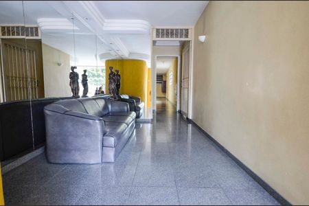 Apartamento à venda com 75m², 2 quartos e 1 vaga Apartamento à venda com 75m², 2 quartos e 1 vagaHall