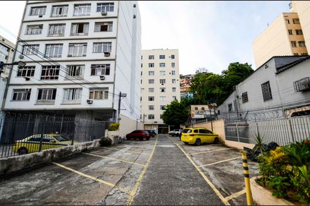 Apartamento à venda com 75m², 2 quartos e 1 vaga Apartamento à venda com 75m², 2 quartos e 1 vagaFachada