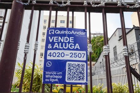 Apartamento à venda com 75m², 2 quartos e 1 vaga Apartamento à venda com 75m², 2 quartos e 1 vagaPlaca