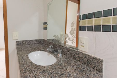 Casa à venda com 259m², 3 quartos e 4 vagasBanheiro da Suíte