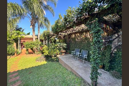 Casa à venda com 159m², 3 quartos e 2 vagas Casa à venda com 159m², 3 quartos e 2 vagasÁrea Externa