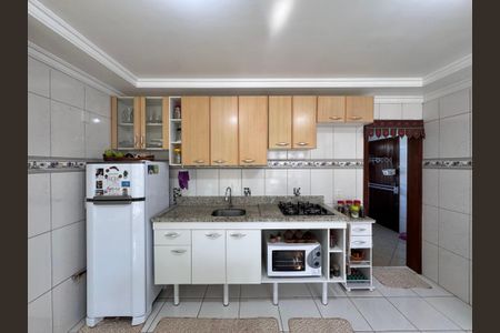 Casa à venda com 159m², 3 quartos e 2 vagas Casa à venda com 159m², 3 quartos e 2 vagasCozinha