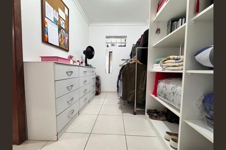 Casa à venda com 159m², 3 quartos e 2 vagas Casa à venda com 159m², 3 quartos e 2 vagasCloset