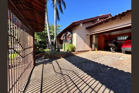 Casa à venda com 159m², 3 quartos e 2 vagas Casa à venda com 159m², 3 quartos e 2 vagasGaragem