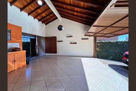 Casa à venda com 159m², 3 quartos e 2 vagas Casa à venda com 159m², 3 quartos e 2 vagasÁrea Externa