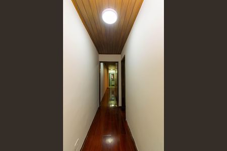 Casa à venda com 225m², 3 quartos e 2 vagas Casa à venda com 225m², 3 quartos e 2 vagasCorredor